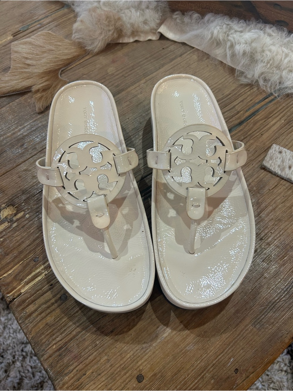Tory Burch Patent Leather Miller Thong Sandals - Cream